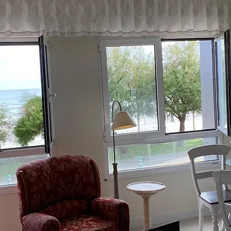 Beachfront To Watch The Eclipse Apartamento Gijón